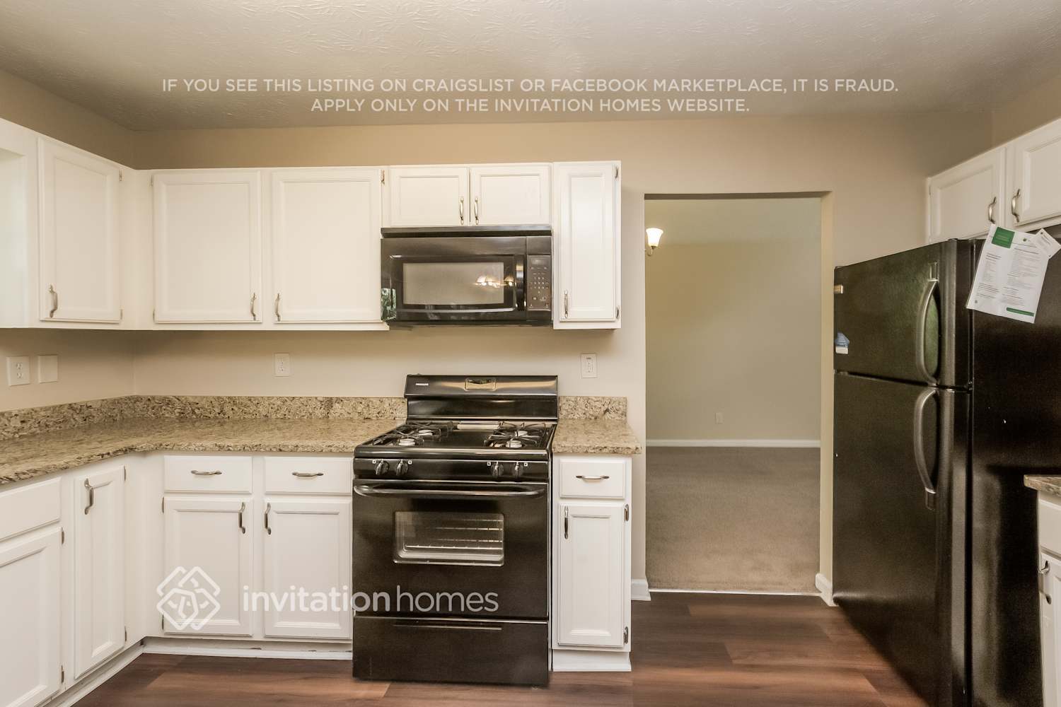 Building Photo - 10960 Pinehigh Dr