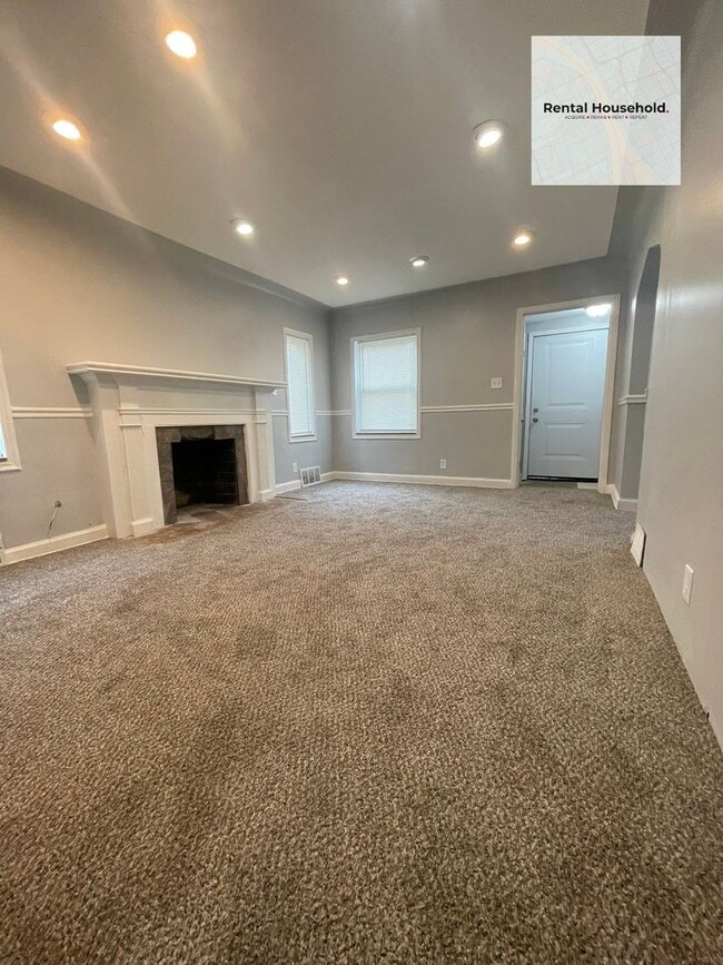 Building Photo - Stunning Renovated 3-Bedroom Bungalow-Move In Ready!!!