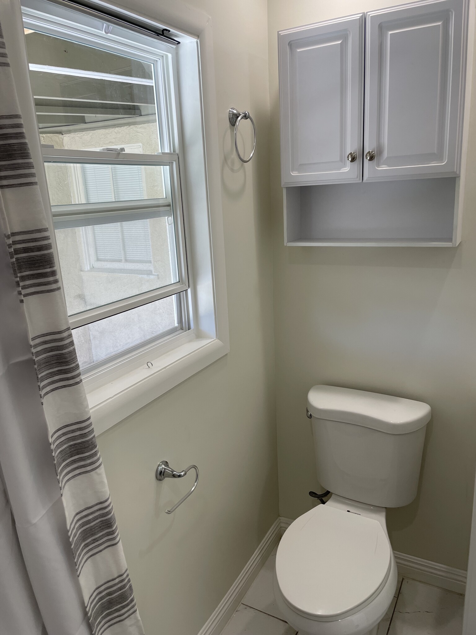 bathroom with shower - 2935 Westwood Blvd