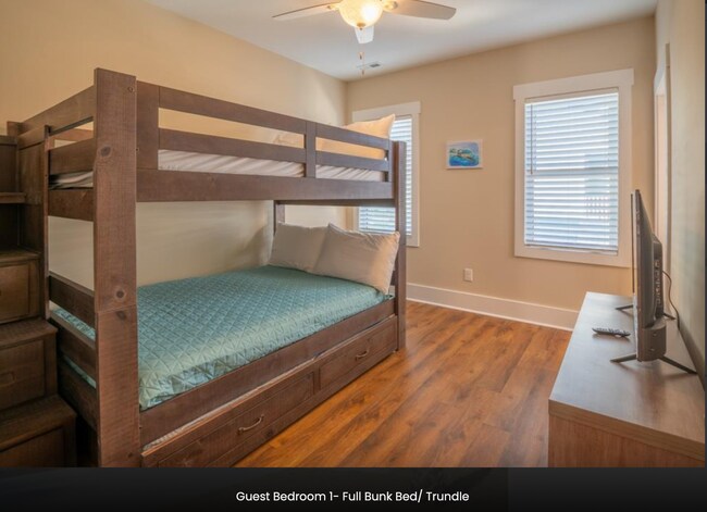 Building Photo - PERFECT "WORK FROM HOME" LOCATION TO ESCAPE THE WINTER