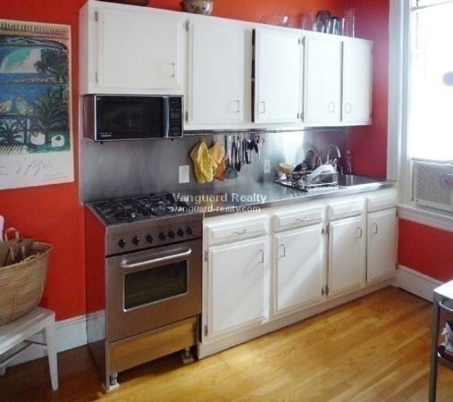 Building Photo - 1060 Beacon St