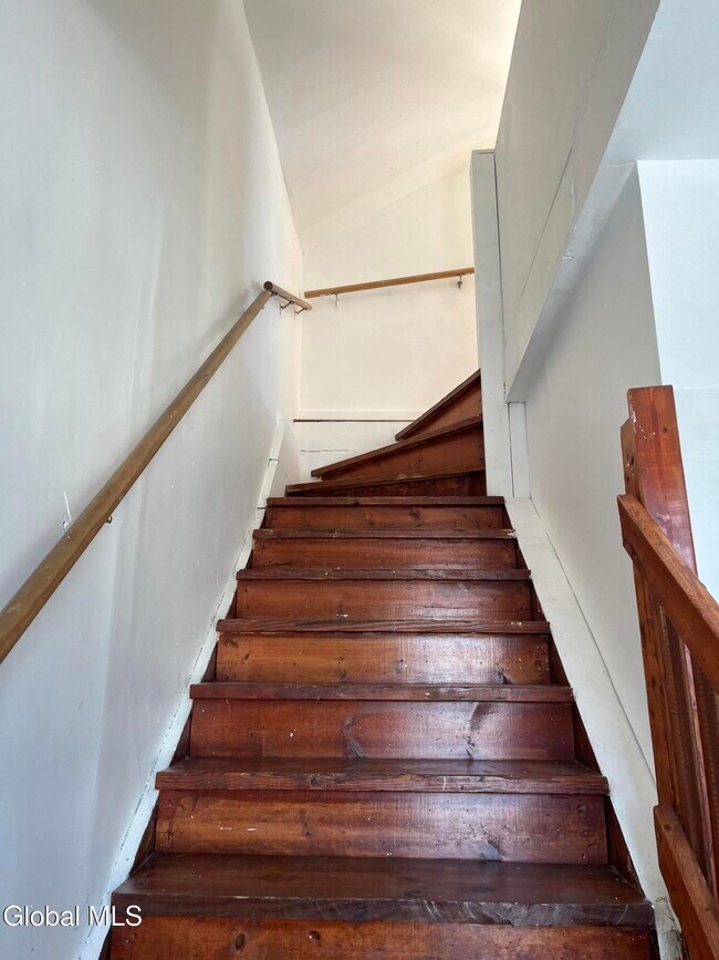 Building Photo - 154 Spring St