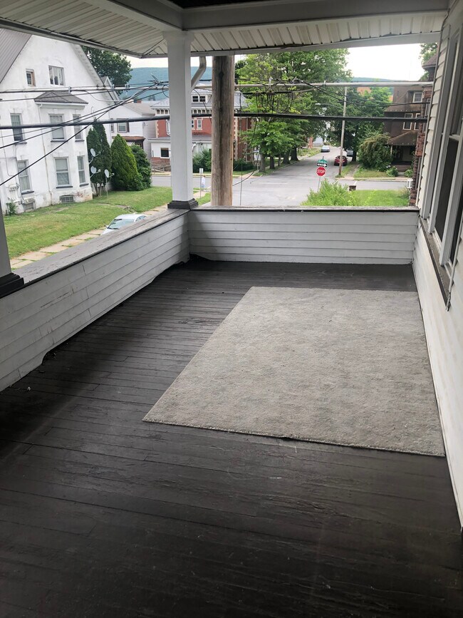 Large front balcony/porch - 871 26th St