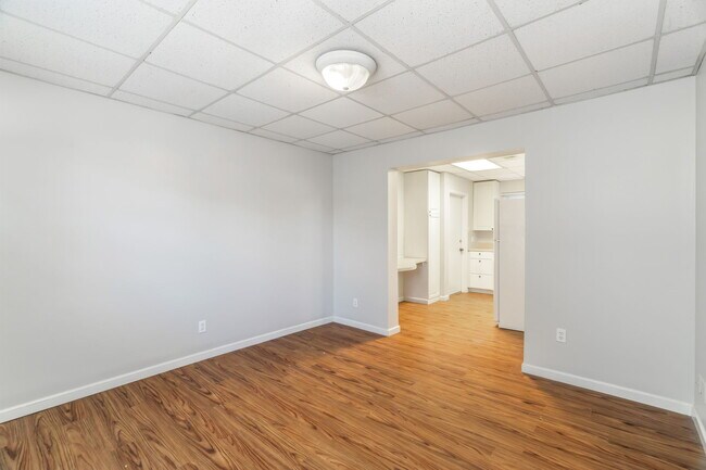 Building Photo - 2751 Jersey Ave