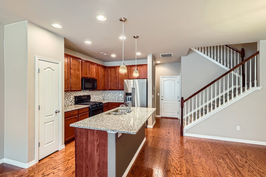 Building Photo - 8883 White Prairie Vw