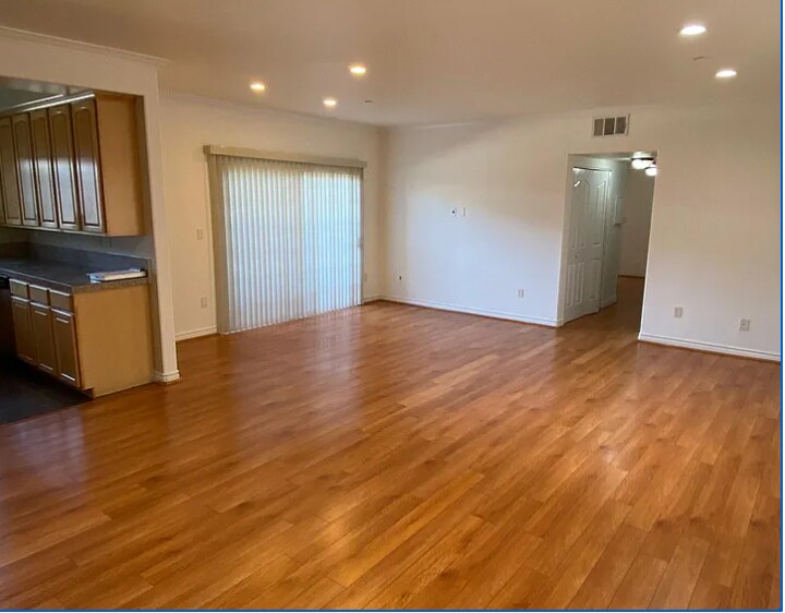 Building Photo - 428 E Santa Anita Ave