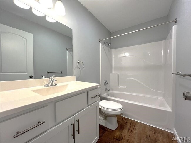 Building Photo - 1589 Center Rd