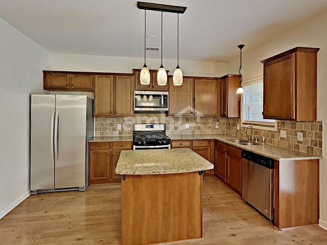 Building Photo - 125 Kingland St