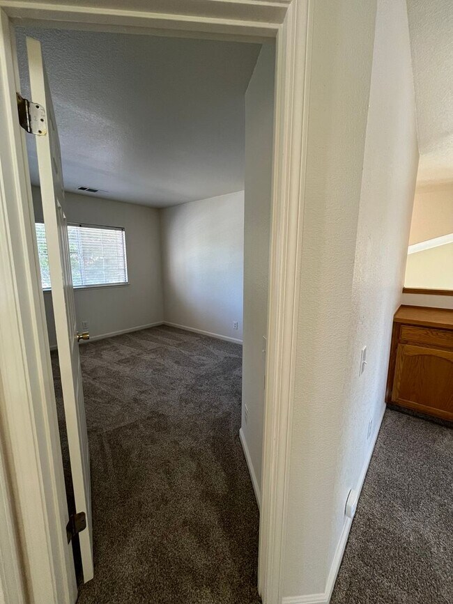 Building Photo - North Modesto Home