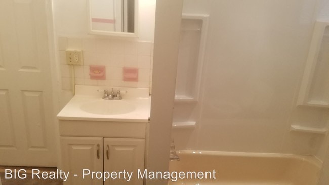 Building Photo - 107 King St