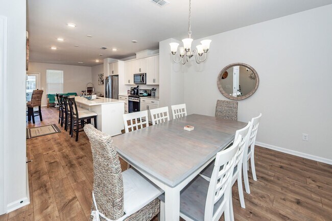 Building Photo - 4 Bedroom, 3.5 Bathroom Townhome in The Marshes at Cooper River - Charleston