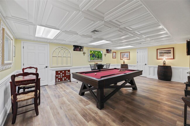 Building Photo - 703 Herricks Ln