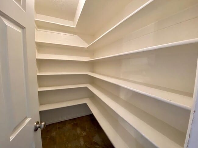 Building Photo - 2 BEDROOM APARTMENT DOWNTOWN IN ST. GEORGE