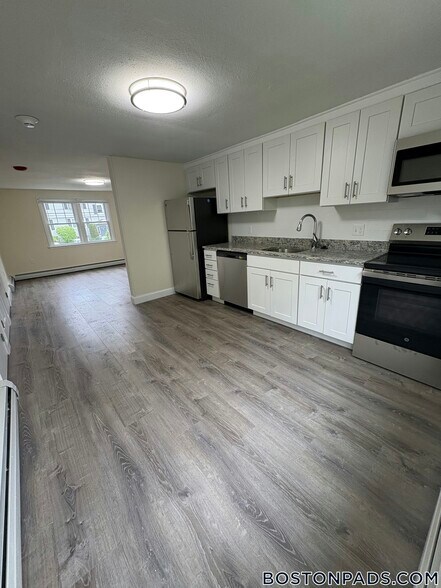 Building Photo - 9 River Dr
