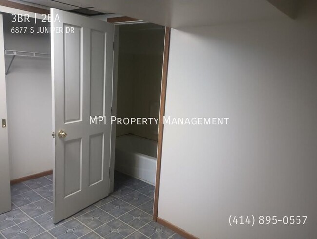 Building Photo - 6877 S Juniper Dr