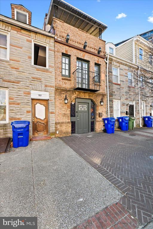 Building Photo - 919 Eastern Ave