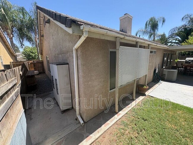 Building Photo - 2935 S Aspen St