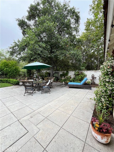 Building Photo - 24112 Country View Dr