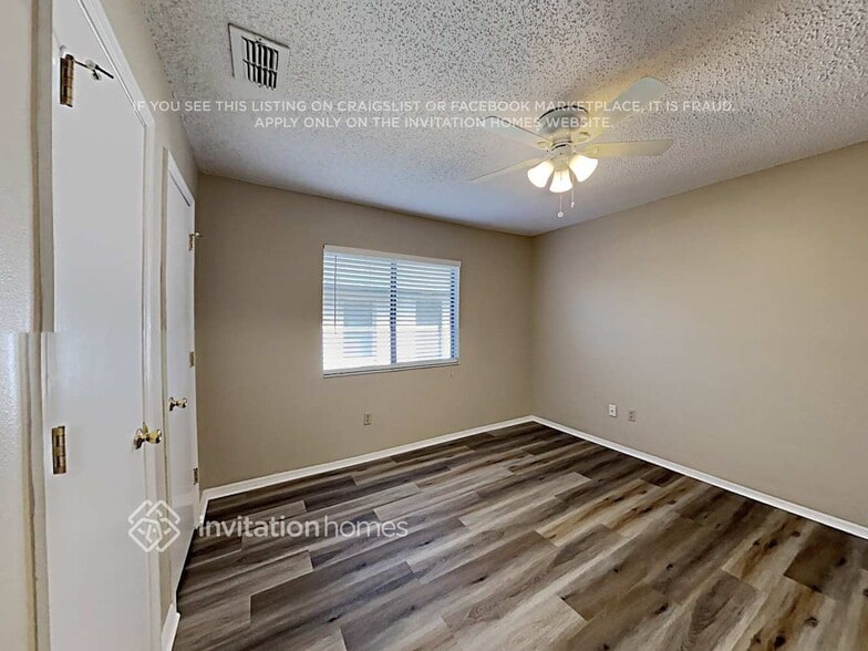 Building Photo - 512 W Springtree Way