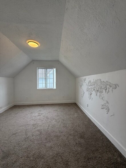 Building Photo - 1822 E Pacific Ave