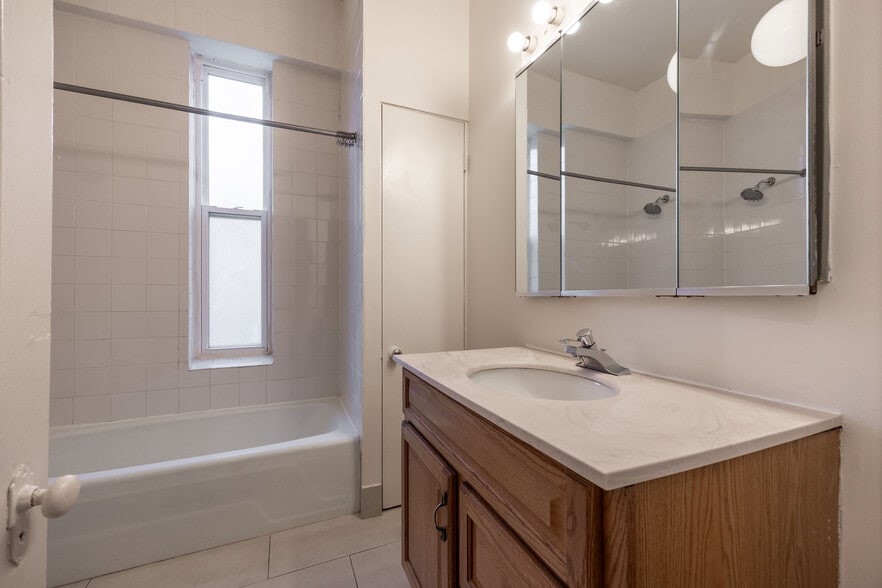 Building Photo - 2059 N Clifton Ave