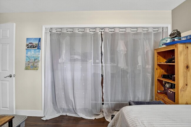 Building Photo - 691 Willow Grove Terrace