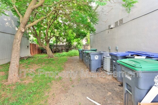 Building Photo - 10524 Croetto Way