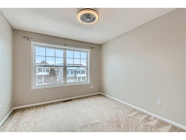 Building Photo - 2340 Kelm St