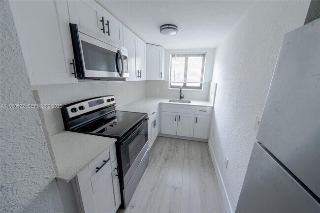 Building Photo - 3417 NW 22nd Ave