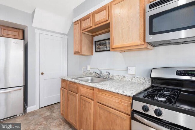 Building Photo - 114 Riverthorn Rd