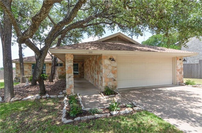 Primary Photo - 1101 Deep Wood Dr