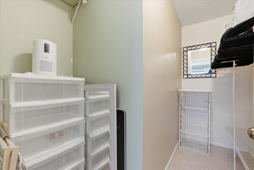 Building Photo - 10451 Greenbrier Rd