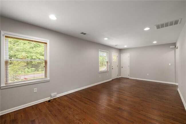 Building Photo - 1398 Deerwood Dr