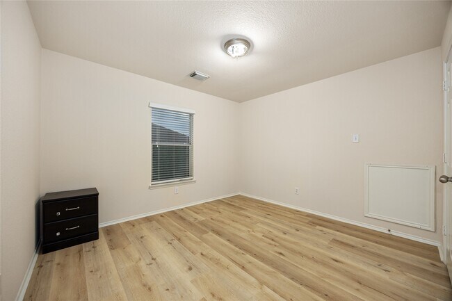 Building Photo - 21327 Colton Cove Dr