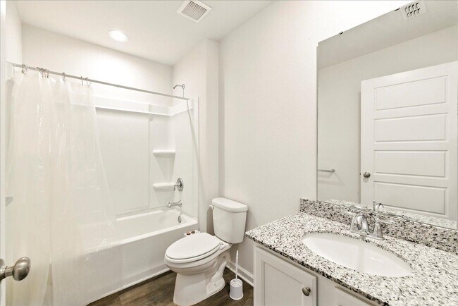Building Photo - 18 E Sycamore Trl