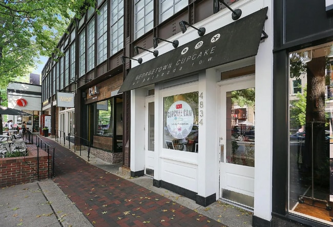 Building Photo - 4 Bed 4 Bath - Bethesda Expanded Colonial - One Car Garage