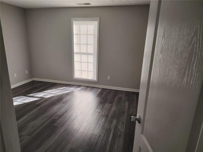 Building Photo - 85 Hollow Ct