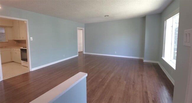 Building Photo - 5119 Fairview Dr