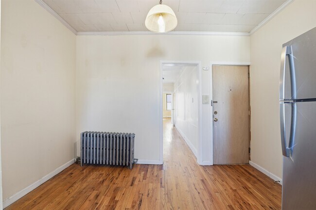 Building Photo - 532 Adams St