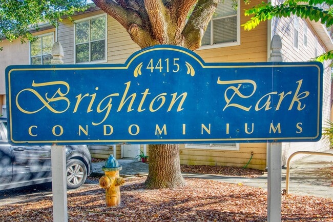 Building Photo - Beautiful Condo in Brighton Park! Move in ...