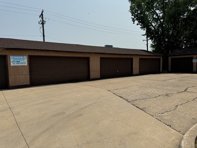 Building Photo - 311 Lilac Ln
