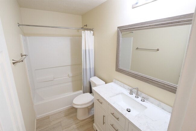 Building Photo - 2802 Harte Ct