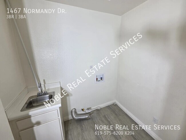 Building Photo - 1467 Normandy Dr