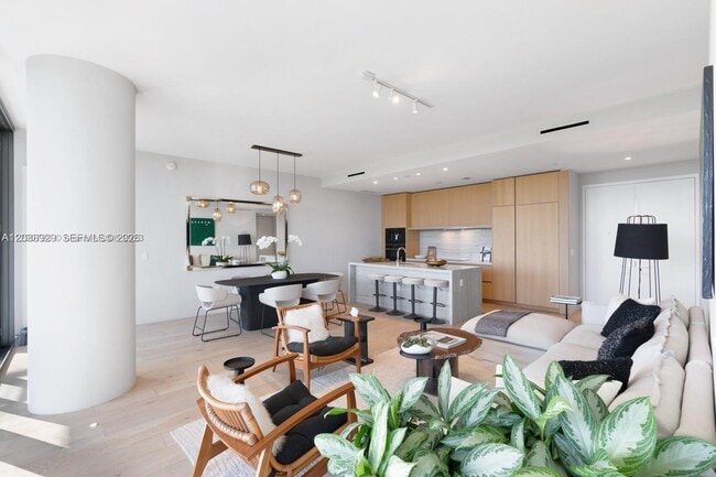 Building Photo - 8701 Collins Ave