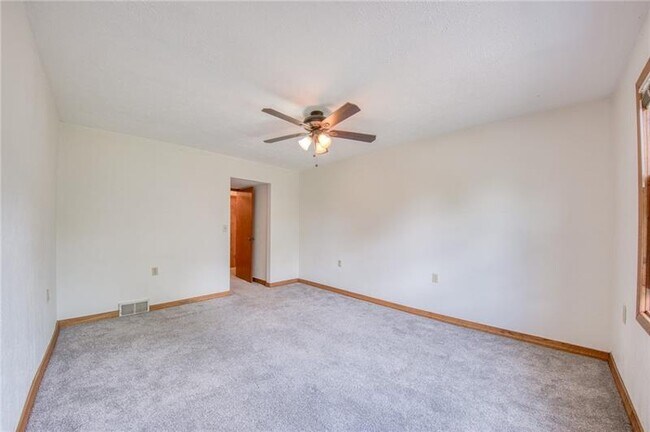Building Photo - 4465 Mt Troy Rd Ext