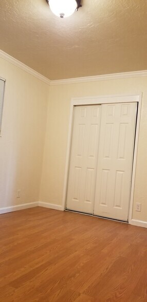 Building Photo - 845 Apgar St