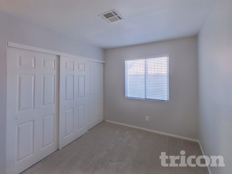 Building Photo - 1133 Broken Hills Dr