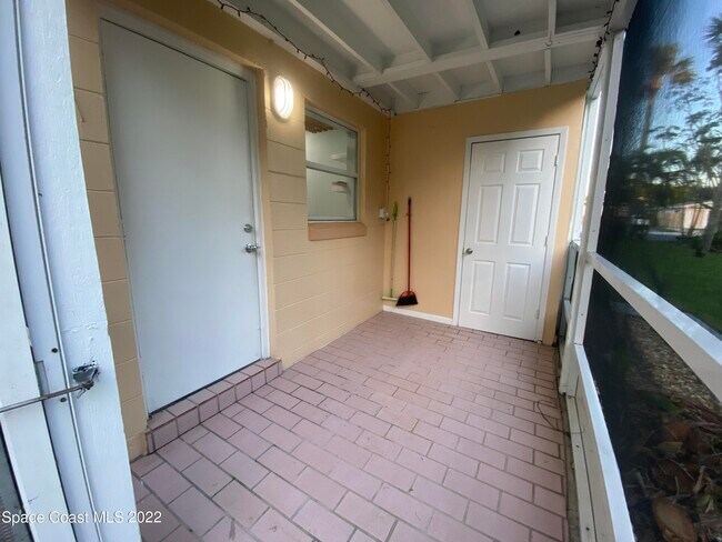 Building Photo - 380 N Brevard Ave