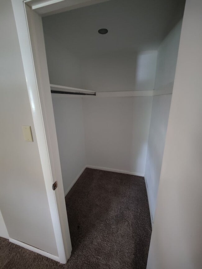 Building Photo - *Recently Updated 2BD/1.5BA Townhouse Available for Rent in West Mifflin*