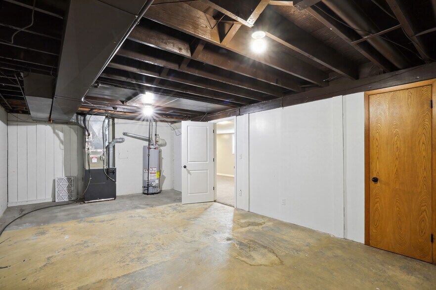 Building Photo - 1218 Sunset Dr